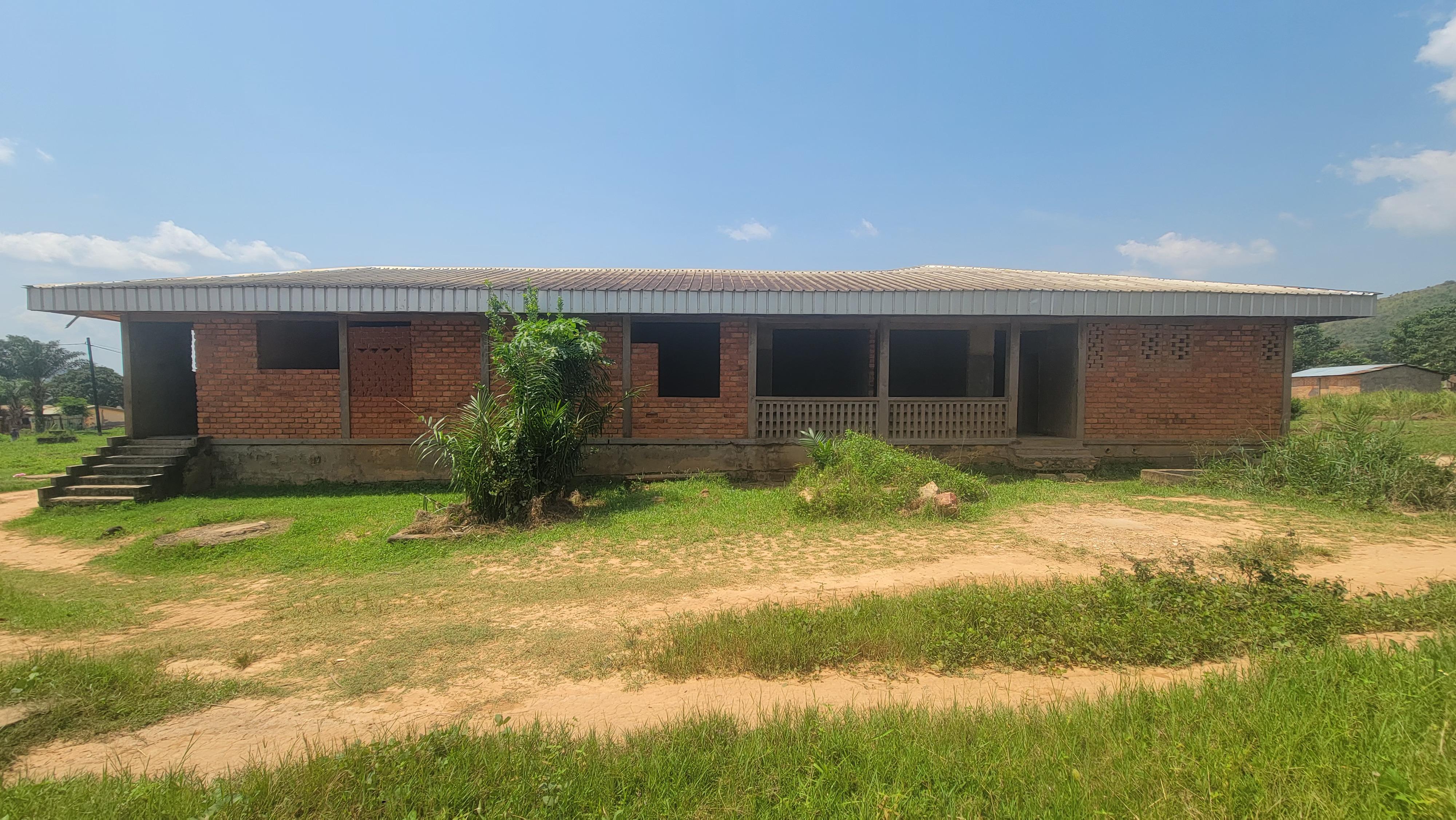 🏡 Maison + Grand Terrain à Vendre – 7e Arrondissement de Bangui