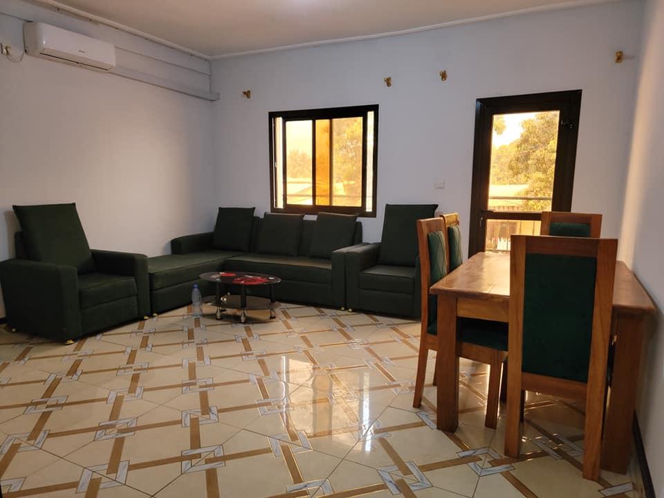🏢 À Louer – Immeuble Meublé à Bangui (Benzvi) 🏡
