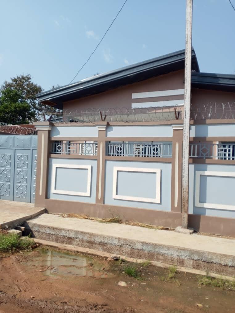 🏡 Villa à Louer – Lakouanga, Bangui ✨