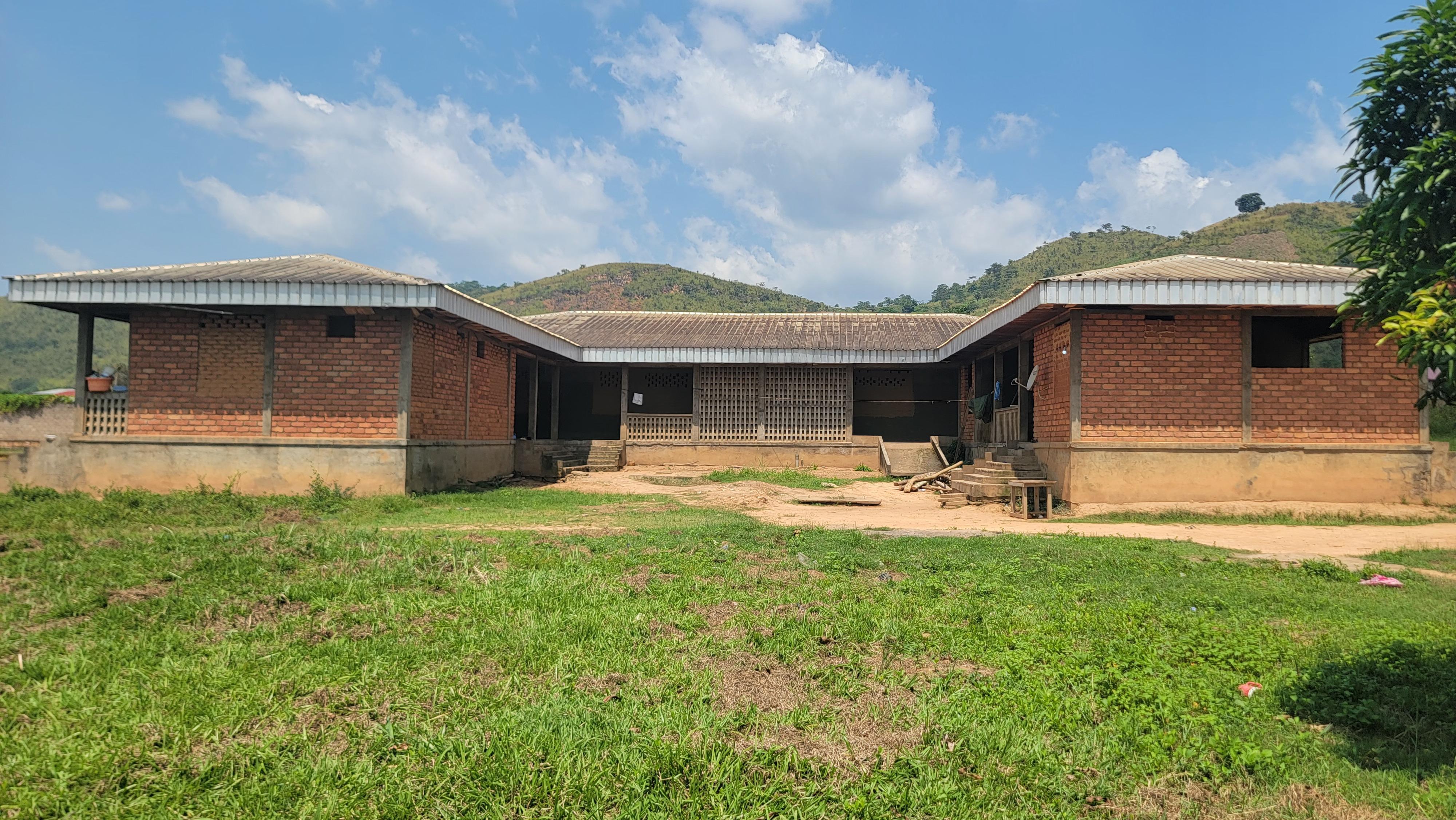 🏡 Maison + Grand Terrain à Vendre – 7e Arrondissement de Bangui